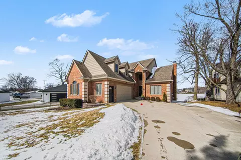 3313 Oak Knoll Dr, Brighton, MI 48114