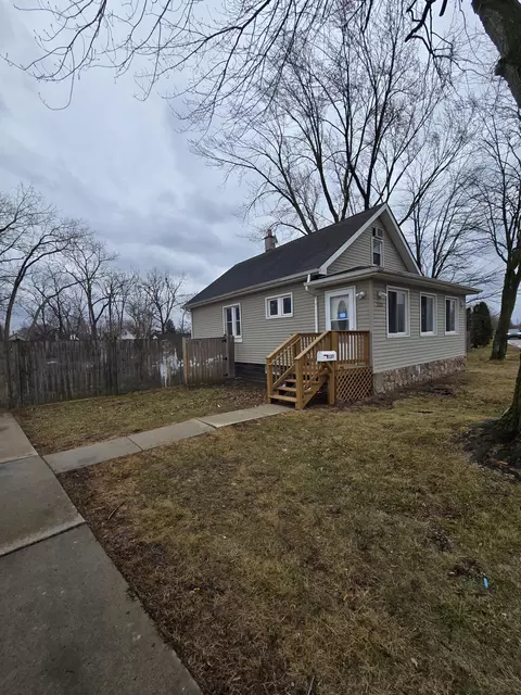 2127 River Dr, Lincoln Park, MI 48146