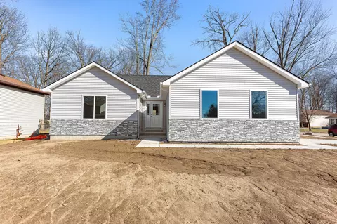 48416 Kelly Lea Ln, Chesterfield, MI 48051