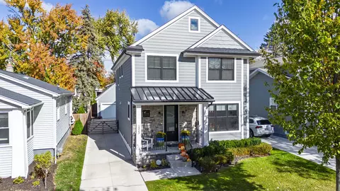 1323 Bennaville Ave, Birmingham, MI 48009