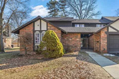 29322 Wellington Road W Unit Rd W #111, Southfield, MI 48034