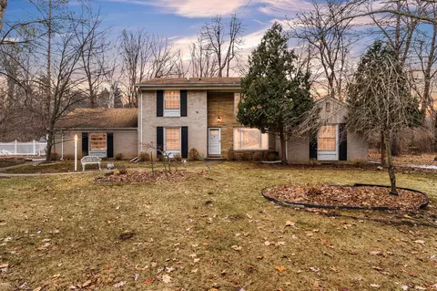 22030 Rougewood Dr, Southfield, MI 48033