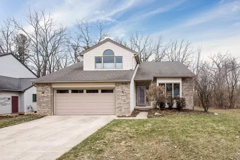 1374 Colony Dr, Saline, MI 48176