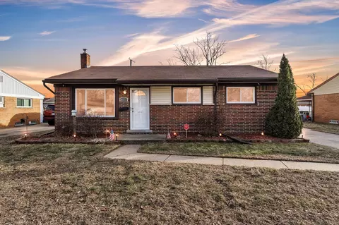 34551 Hiveley St, Westland, MI 48186
