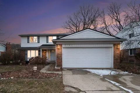 5791 Larkins Dr, Troy, MI 48085