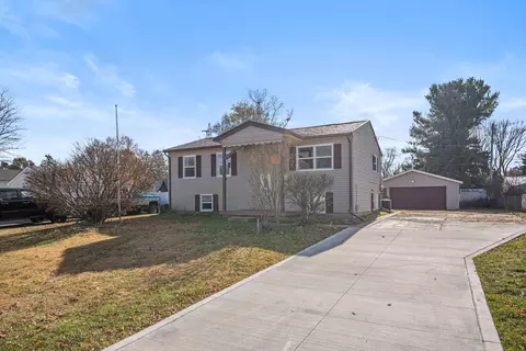 5641 Larch Dr, Leoni, MI 49201