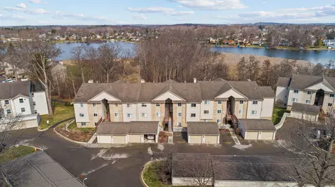 4912 Ashley Lane Unit Ln #84, Waterford, MI 48329