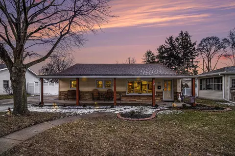 957 Woodville Ave, Monroe, MI 48161