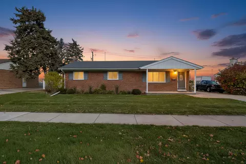 241 Nichols Dr, Saline, MI 48176