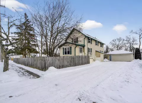 560 Paris Ave, Lansing, MI 48910