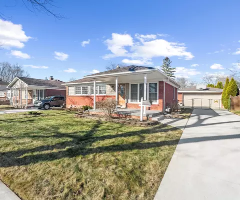 29726 Red Cedar Dr, Flat Rock, MI 48134