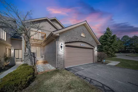 29776 Sierra Pointe Cir, Farmington Hills, MI 48331