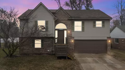 38592 Emerald Ln N, Westland, MI 48185