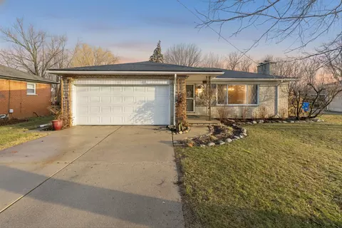 640 W Girard Ave, Madison Heights, MI 48071