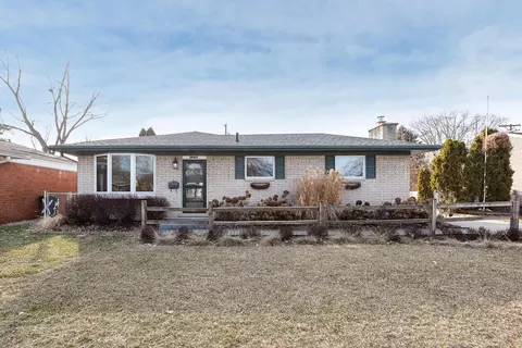 19017 Purlingbrook St, Livonia, MI 48152