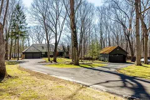 7343 Lucy Dr, Webster, MI 48130