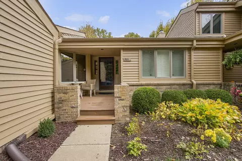 501 Woodgrove Dr, Scio, MI 48103
