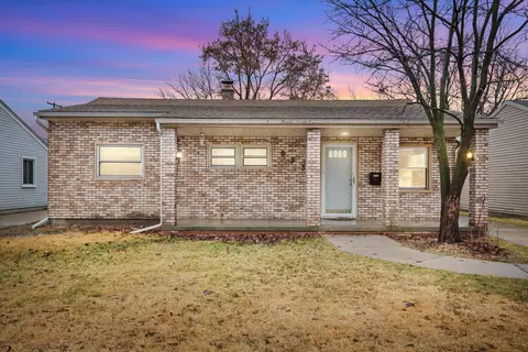 6331 Helen St, Garden City, MI 48135