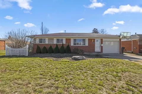 8860 Cherrylawn Dr, Sterling Heights, MI 48313