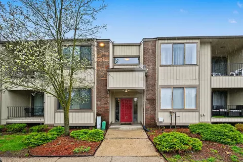 7408 Vassar Dr S UNIT WEST, West Bloomfield, MI 48322