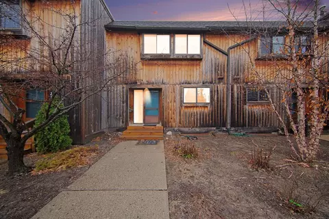 2157 Pauline Ct, Ann Arbor, MI 48103