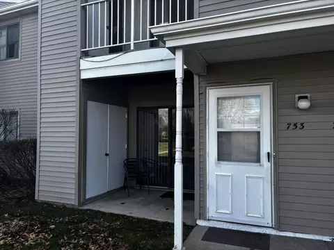 753 Clubhouse Dr, Ypsilanti, MI 48197