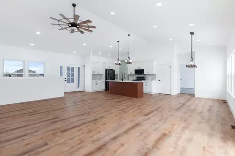 Living - 4909 Schmitz Ct, Adrian, MI 49221 photo 4 of 8
