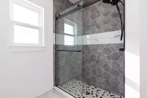 Bath - 4909 Schmitz Ct, Adrian, MI 49221 photo 2 of 6