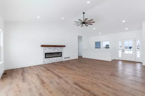 Living - 4909 Schmitz Ct, Adrian, MI 49221 photo 3 of 8
