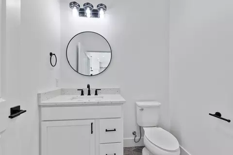 Bath - 4909 Schmitz Ct, Adrian, MI 49221 photo 4 of 6