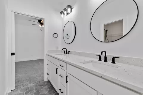 Bath - 4909 Schmitz Ct, Adrian, MI 49221 photo 5 of 6