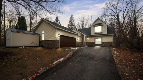4160 Link Dr, Brighton, MI 48114