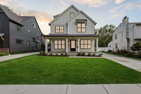 1053 Canterbury St, Birmingham, MI 48009