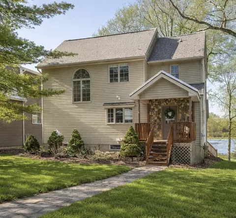 6511 Forest Beach Dr, Genoa, MI 48116