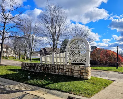 1573 Oakfield Dr, Pittsfield, MI 48108