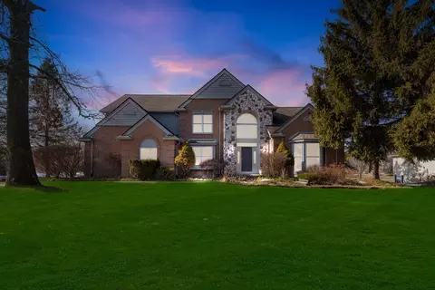 5958 Lohr Lake Dr, Pittsfield, MI 48108