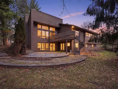 3635 Fox Hunt Dr, Ann Arbor, MI 48105