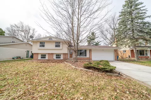 3212 Lockridge Dr, Ann Arbor, MI 48108