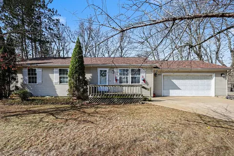 6051 Young Rd, Leoni, MI 49201