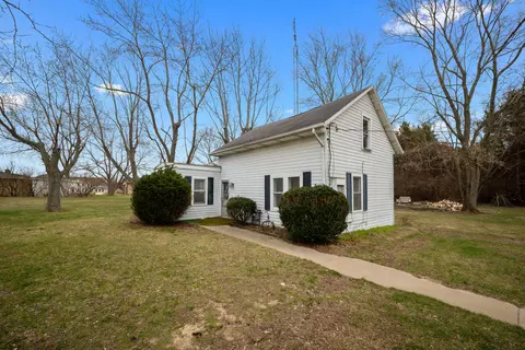 600 Benson Rd, Benton, MI 49022