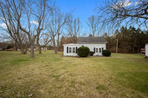 600 Benson Rd, Benton, MI 49022
