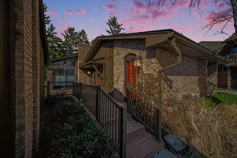 863 Greenhills Dr, Ann Arbor, MI 48105