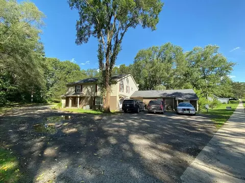 260 W Unadilla St, Pinckney, MI 48169