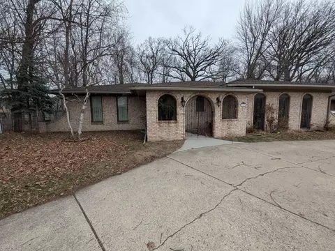 11235 Common Rd, Warren, MI 48093