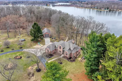 1725 Hemlock Rd, Quincy, MI 49082