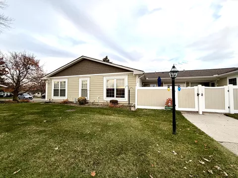 22727 Renford St, Novi, MI 48375