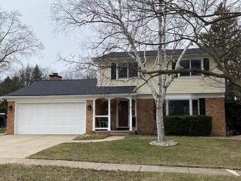 2310 Churchill Dr, Ann Arbor, MI 48103