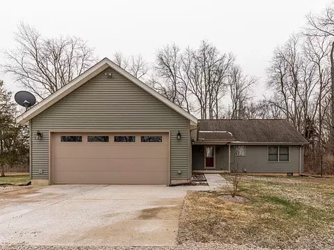 6960 Clear Lake Rd, Waterloo, MI 49240