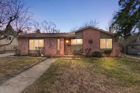 764 Manor Dr, Milford, MI 48381