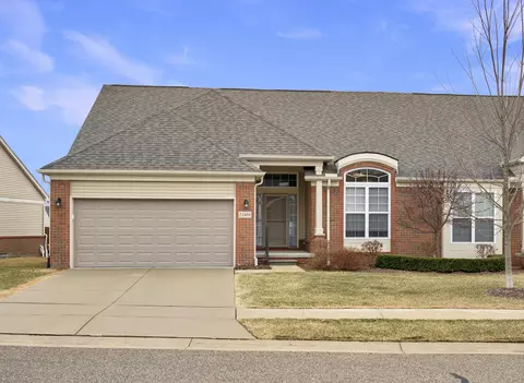 21868 Kensett Dr, Macomb, MI 48042